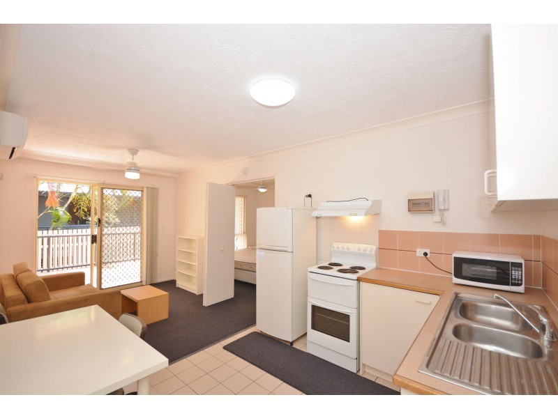 2/63 Queen Street, Southport QLD 4215