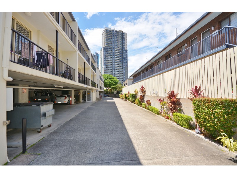 2/63 Queen Street, Southport QLD 4215