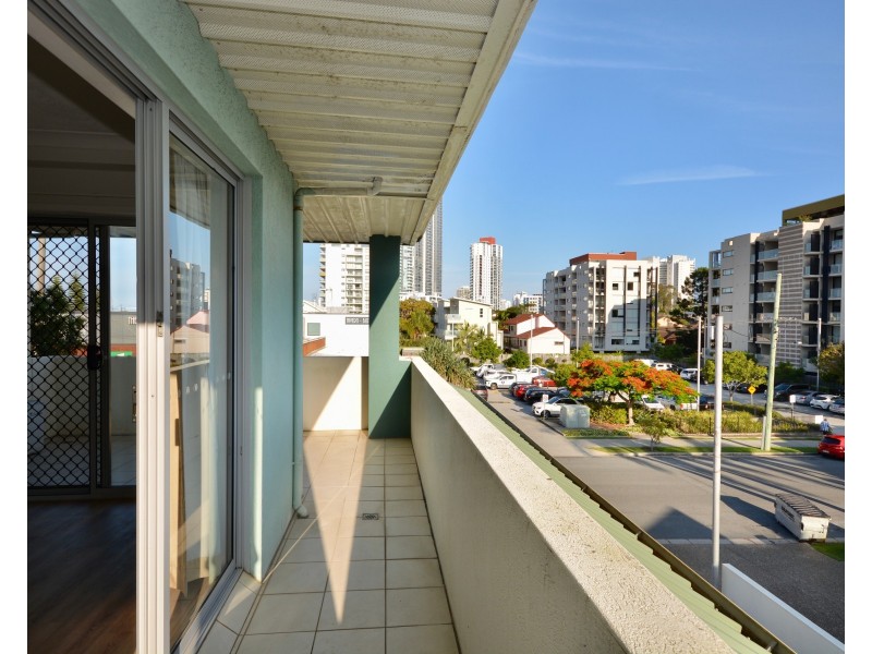19/52-58 Queen Street, Southport QLD 4215