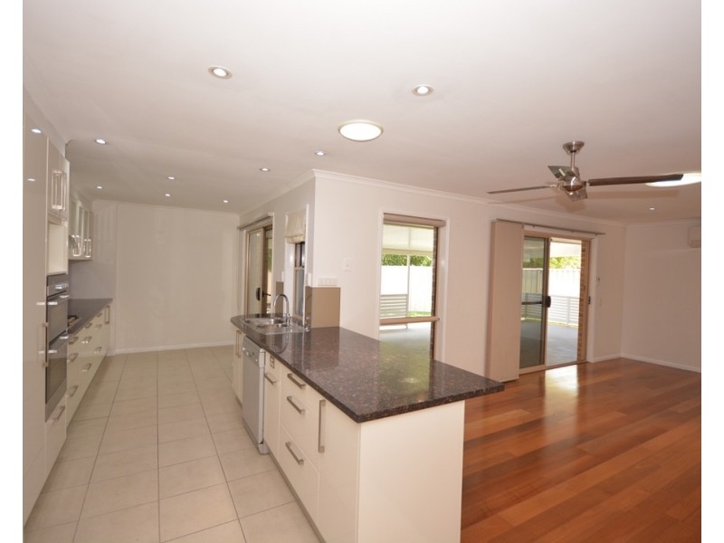 2 Gosford Court, Helensvale QLD 4212