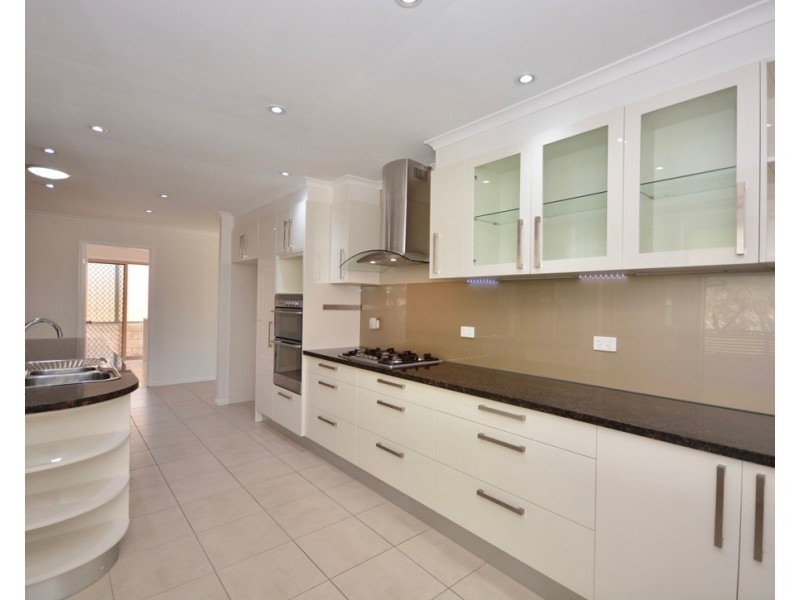 2 Gosford Court, Helensvale QLD 4212