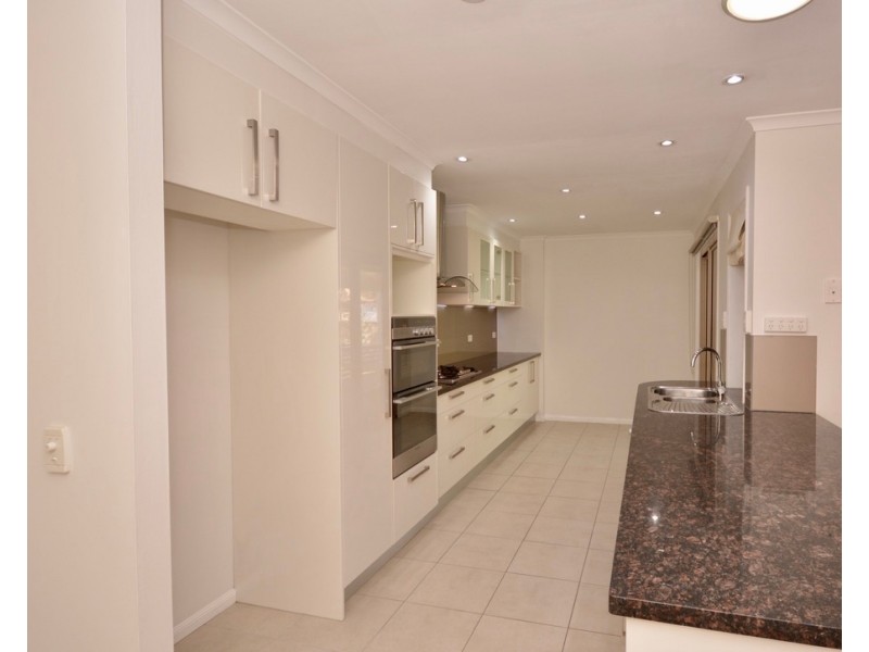 2 Gosford Court, Helensvale QLD 4212