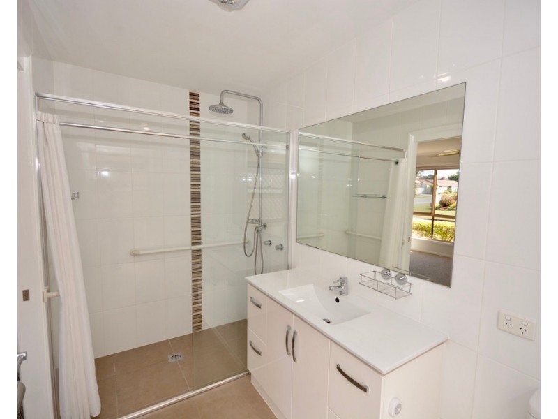 2 Gosford Court, Helensvale QLD 4212