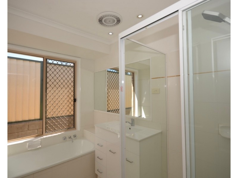 2 Gosford Court, Helensvale QLD 4212