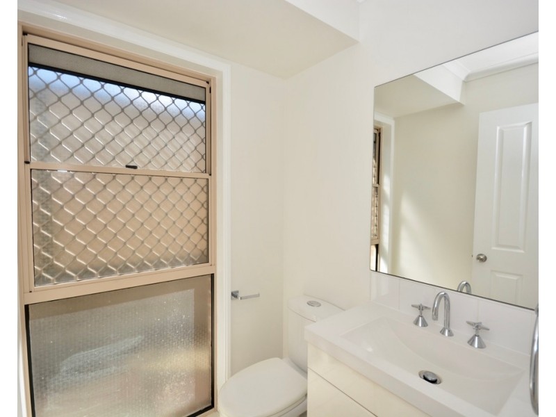 2 Gosford Court, Helensvale QLD 4212