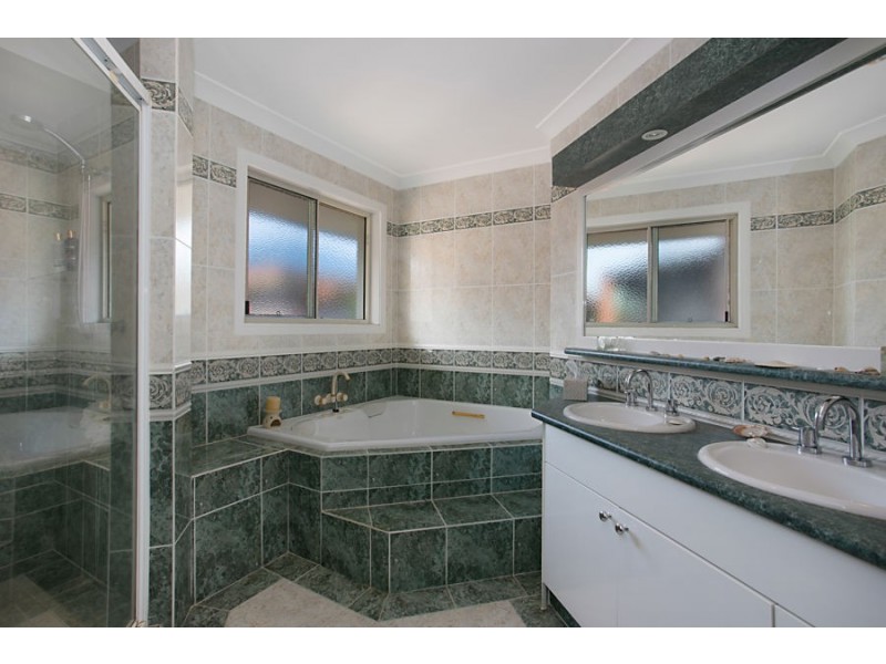 27 Tralee Drive, Banora Point NSW 2486