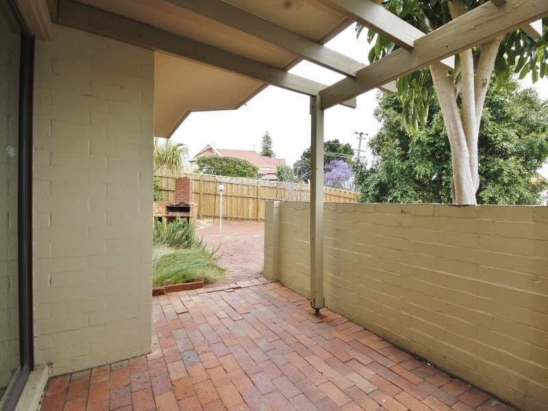 1/100 McMaster Street, Victoria Park WA 6100