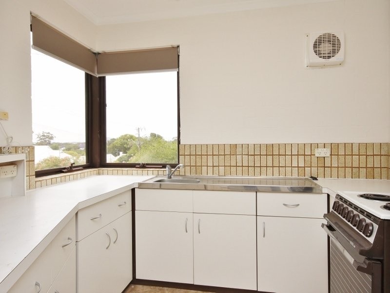 1/100 McMaster Street, Victoria Park WA 6100