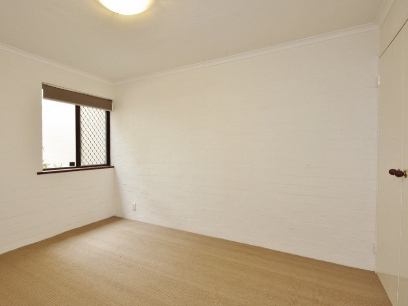 1/100 McMaster Street, Victoria Park WA 6100