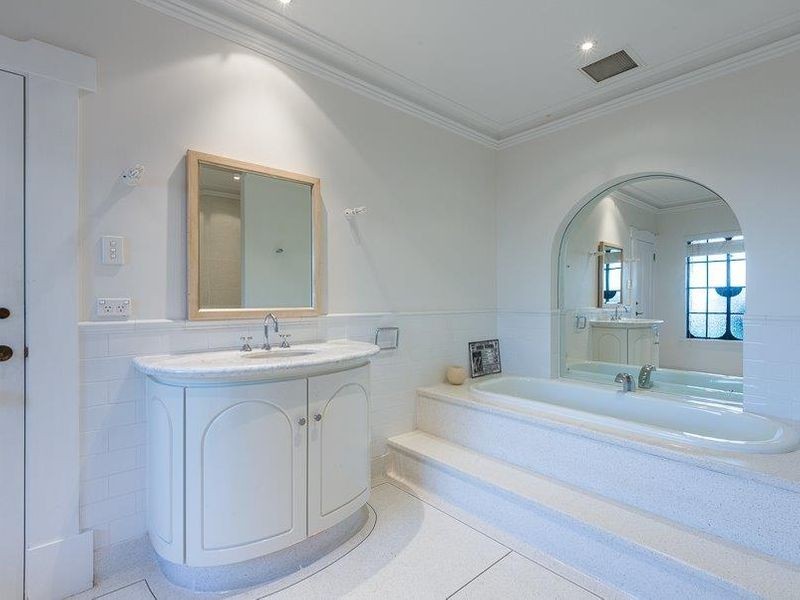 8 Bindaring Parade, Claremont WA 6010