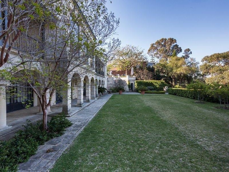 8 Bindaring Parade, Claremont WA 6010