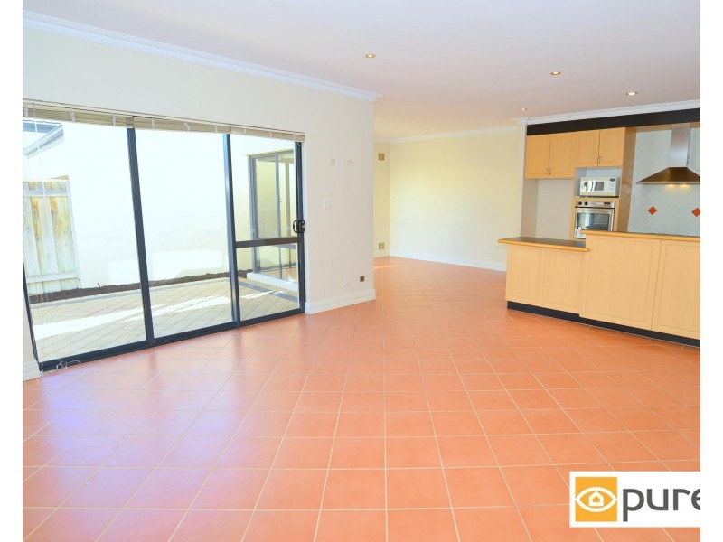 2/20 Coolangatta Retreat, Hillarys WA 6025