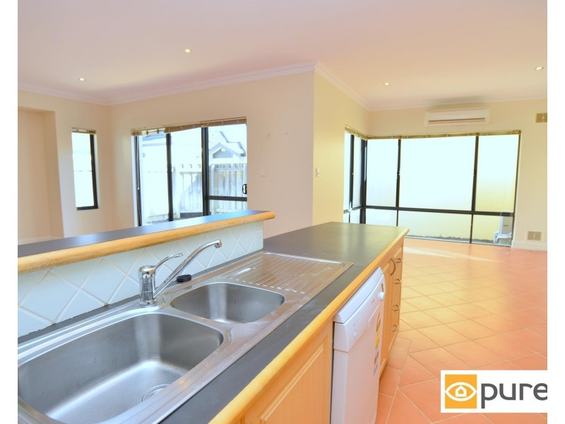 2/20 Coolangatta Retreat, Hillarys WA 6025