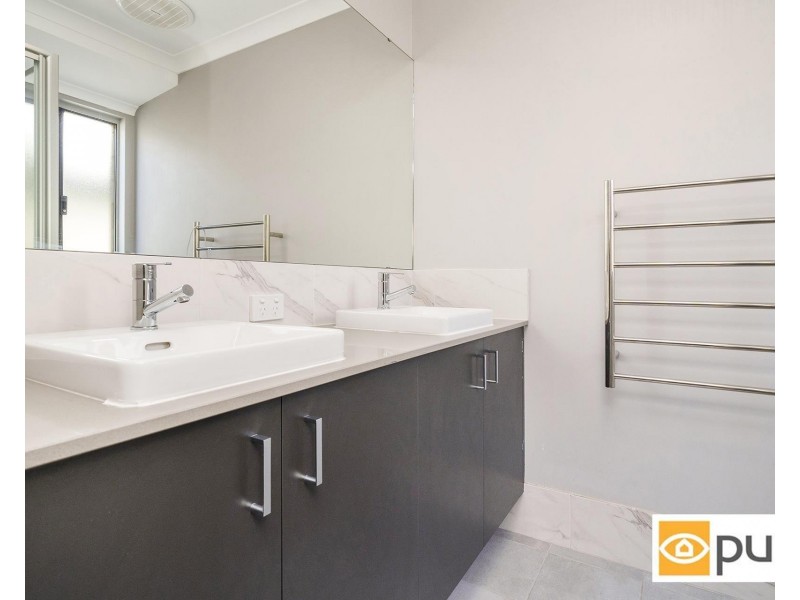 23 Silvergum Way, Piara Waters WA 6112