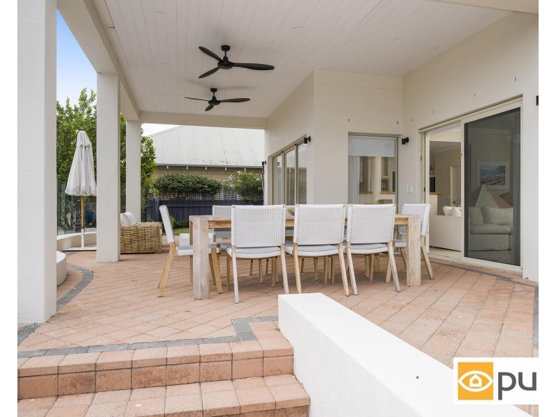 37 St Johns Wood Boulevard, Mount Claremont WA 6010