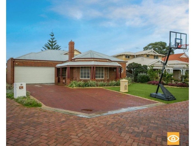 14 McKenna Glen, Mount Claremont WA 6010