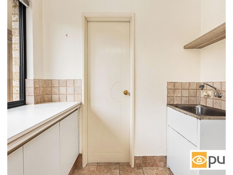 2/4 Cato Street, Glendalough WA 6016