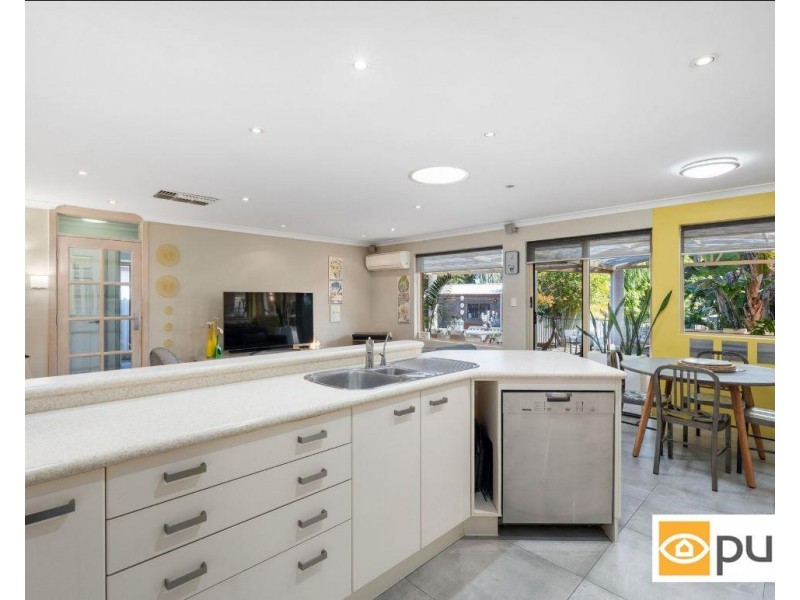 76 Bridgewater Drive, Kallaroo WA 6025