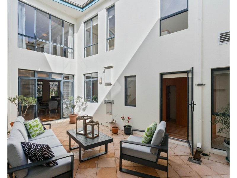 20 Mere View Way, Subiaco WA 6008