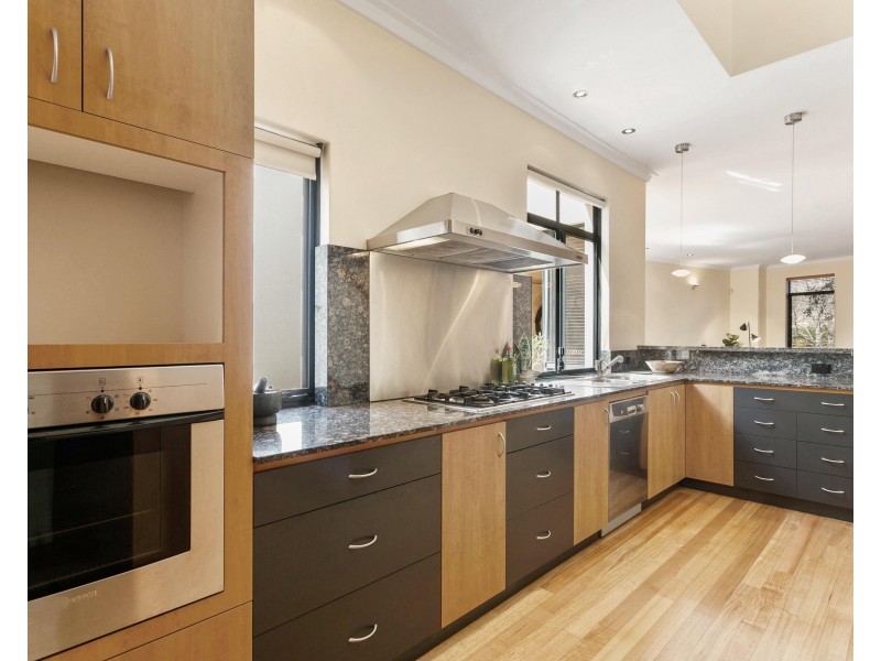 20 Mere View Way, Subiaco WA 6008