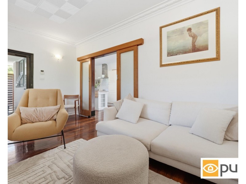 8 Bennewith Street, Hilton WA 6163