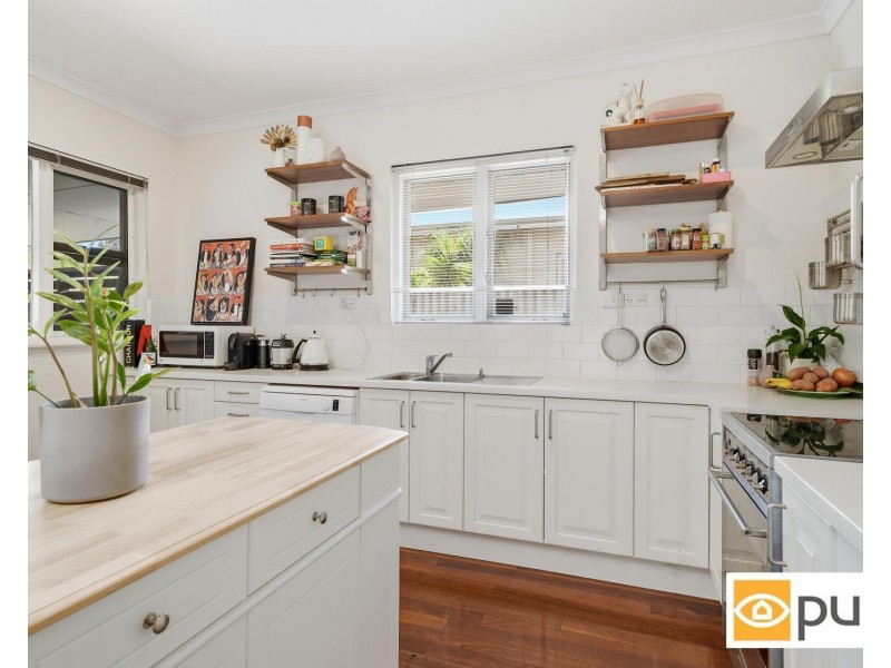 8 Bennewith Street, Hilton WA 6163