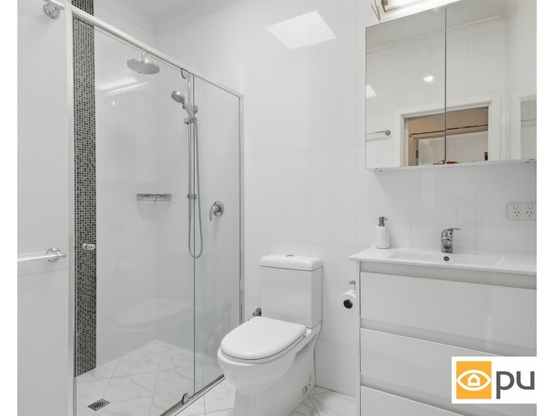 8 Bennewith Street, Hilton WA 6163