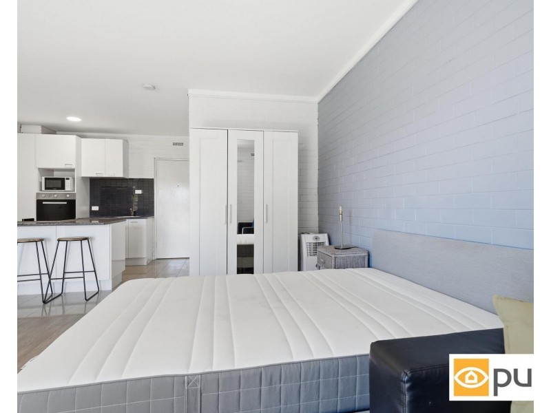 18/212 Hampden Road, Crawley WA 6009