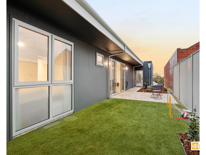 10 Purvis Street, Hamilton Hill WA 6163