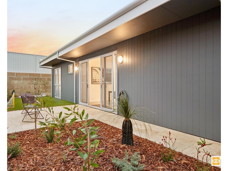 10 Purvis Street, Hamilton Hill WA 6163