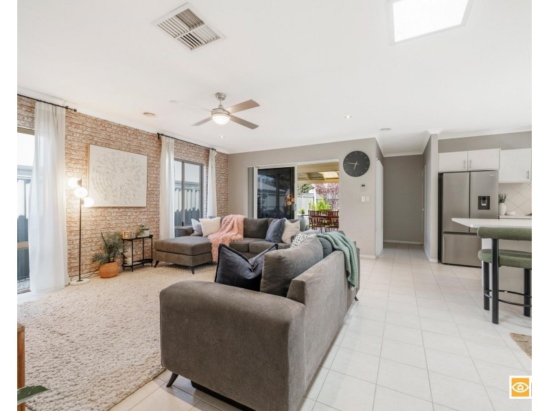 15 Duvall Parkway, Aveley WA 6069
