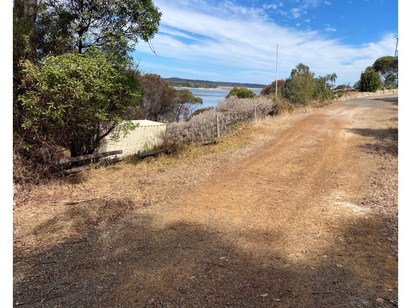 82 Bayview Road, American River SA 5221