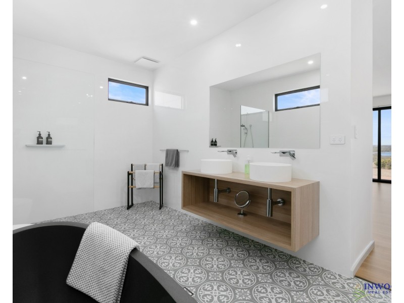 8 Davies Road, Pelican Lagoon SA 5222