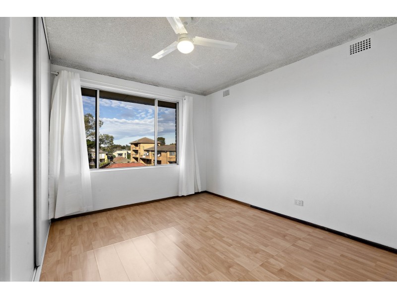 9/13 Brisbane Street, Harris Park NSW 2150