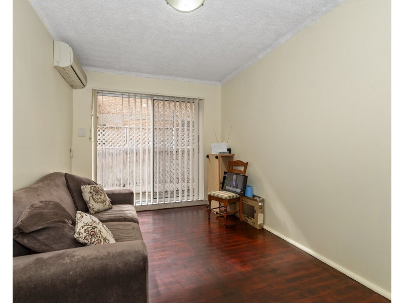 2/24 Birmingham Street, Merrylands NSW 2160