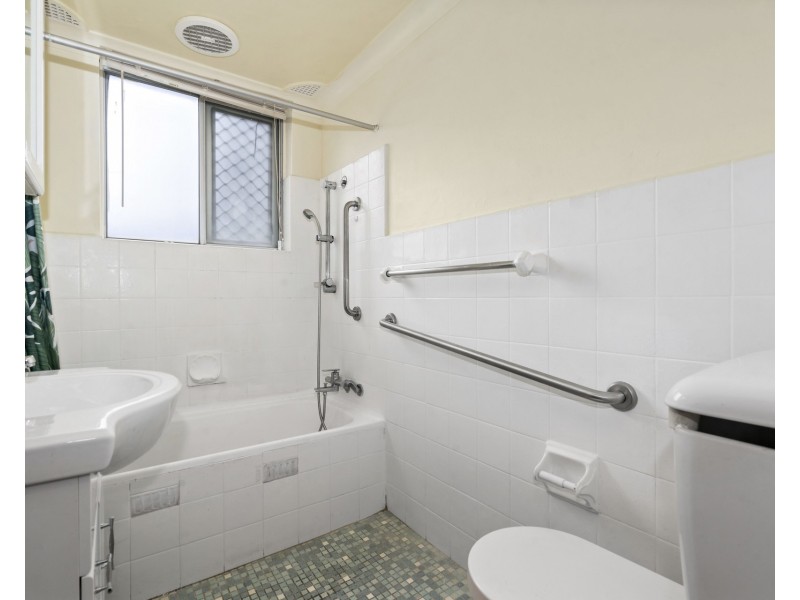 2/24 Birmingham Street, Merrylands NSW 2160