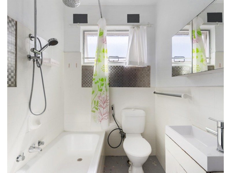 1/2 Hutchinson Street, Granville NSW 2142
