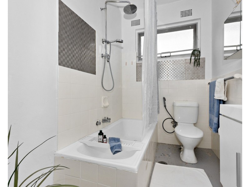 1/2 Hutchinson Street, Granville NSW 2142