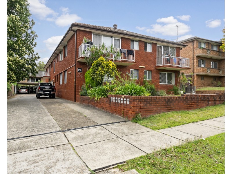 2/24 Birmingham Street, Merrylands NSW 2160