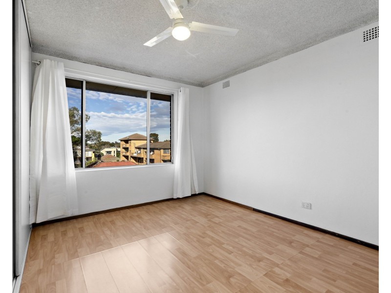 9/13 Brisbane Street, Harris Park NSW 2150