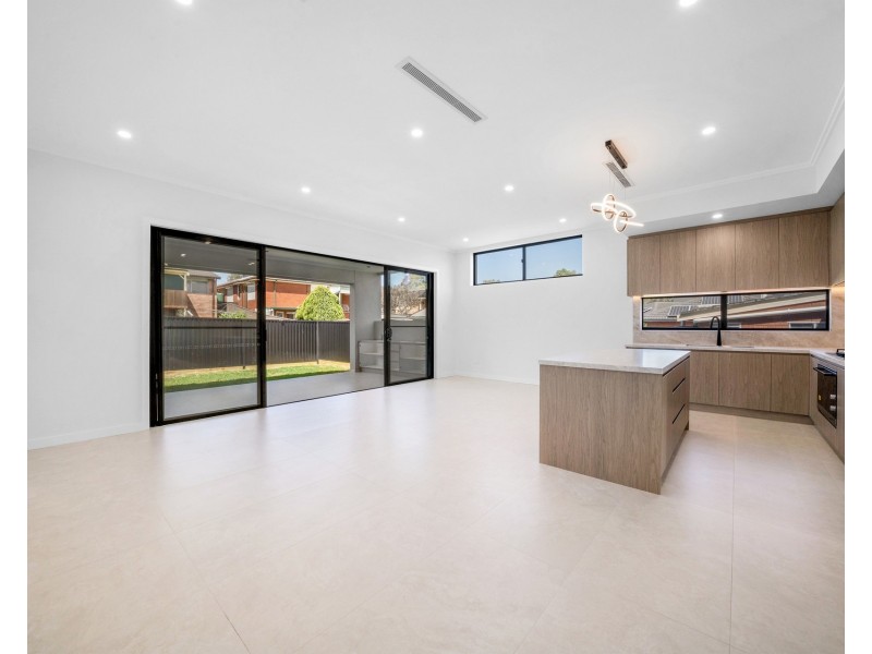 8a Viola Place, Greystanes NSW 2145