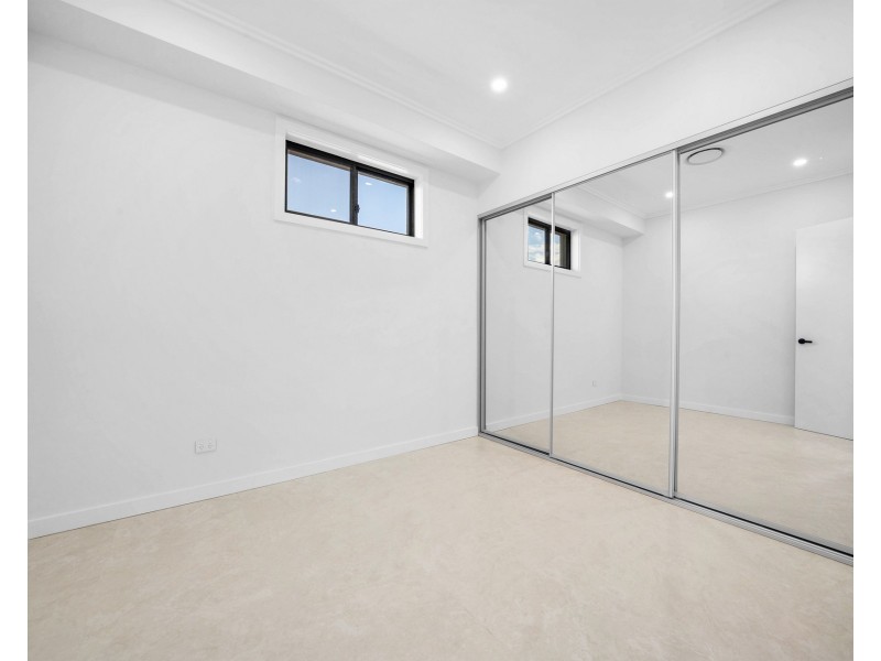8a Viola Place, Greystanes NSW 2145