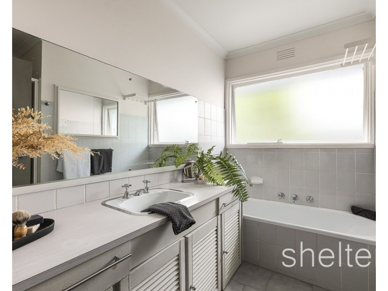 2 Ainslie Drive, Wheelers Hill VIC 3150