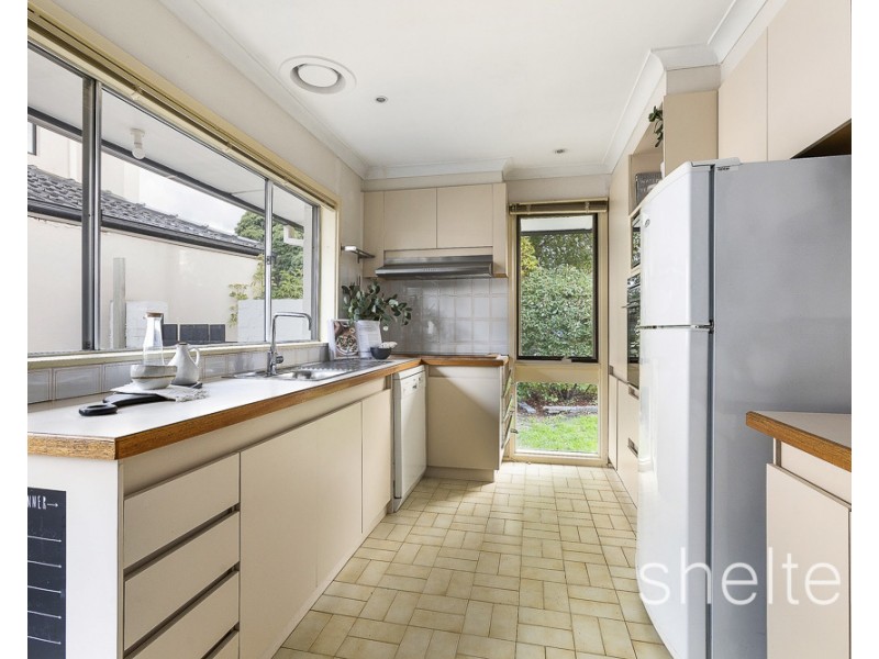 2 Ainslie Drive, Wheelers Hill VIC 3150