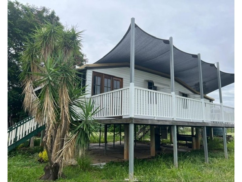 13-15 Strathmore Street, Collinsville QLD 4804