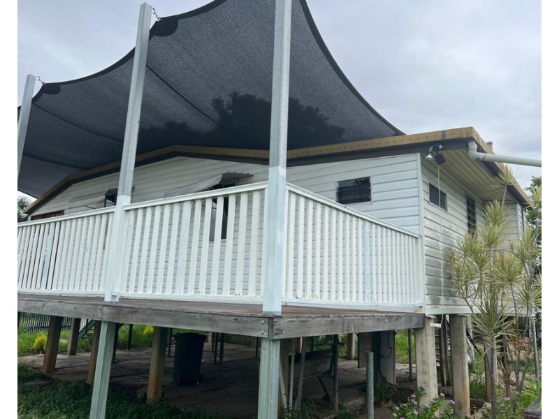 13-15 Strathmore Street, Collinsville QLD 4804