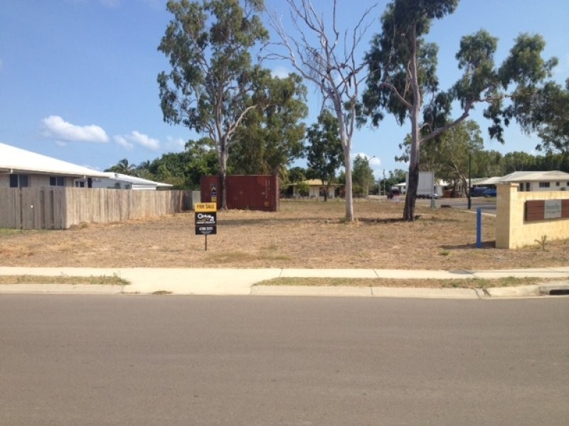 1/15 Crofton Street, Bowen QLD 4805
