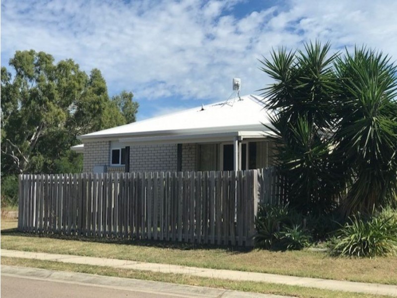 1 Crofton Street, Bowen QLD 4805