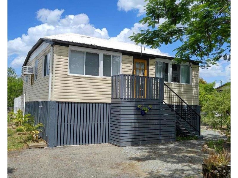 25 Pelican Street, Collinsville QLD 4804