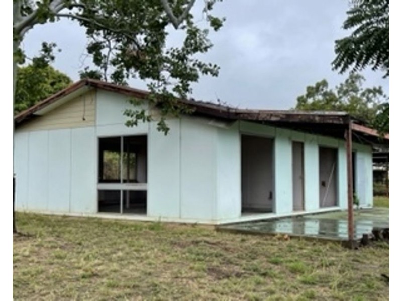 25 FIFTH AVENUE, Scottville QLD 4804